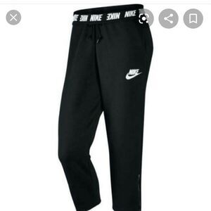 Nike Women's Sportswear Advance 15 884410 Capri Joggers Small  NWT